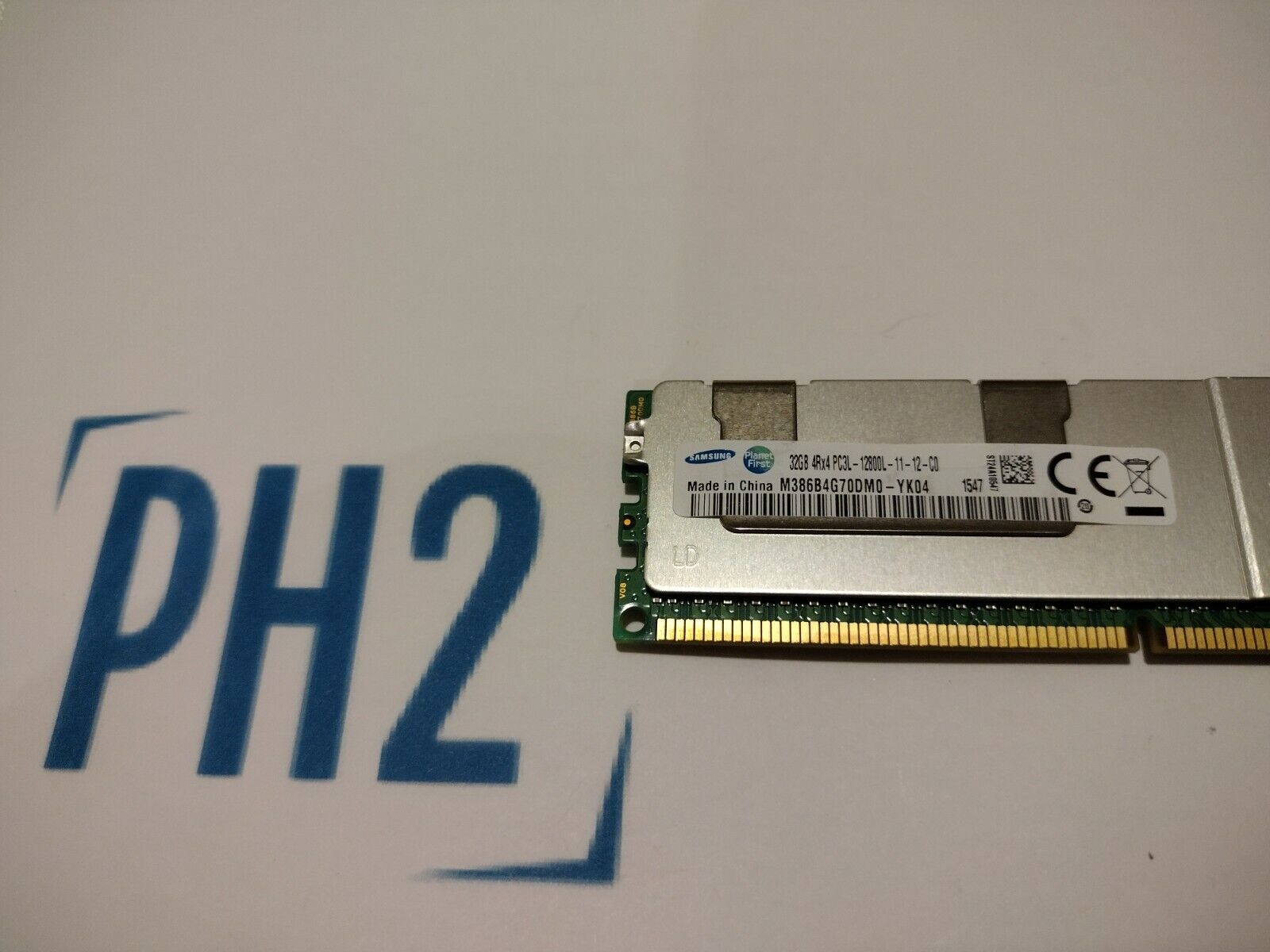 SAMSUNG M386B4G70DM0-YK04 32GB 4RX4 PC3L-12801L DDR3 1600MHz Server RAM